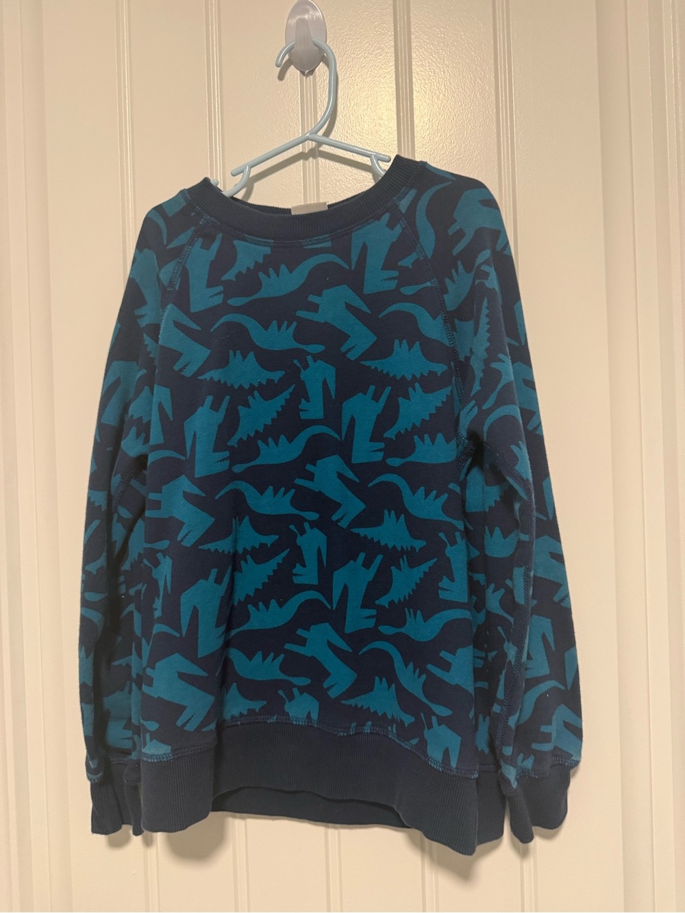 Hanna Andersson Navy and Teal Dino Graphic Crewneck Sweatshirt 🦕 🦖Size 8/ 130cm